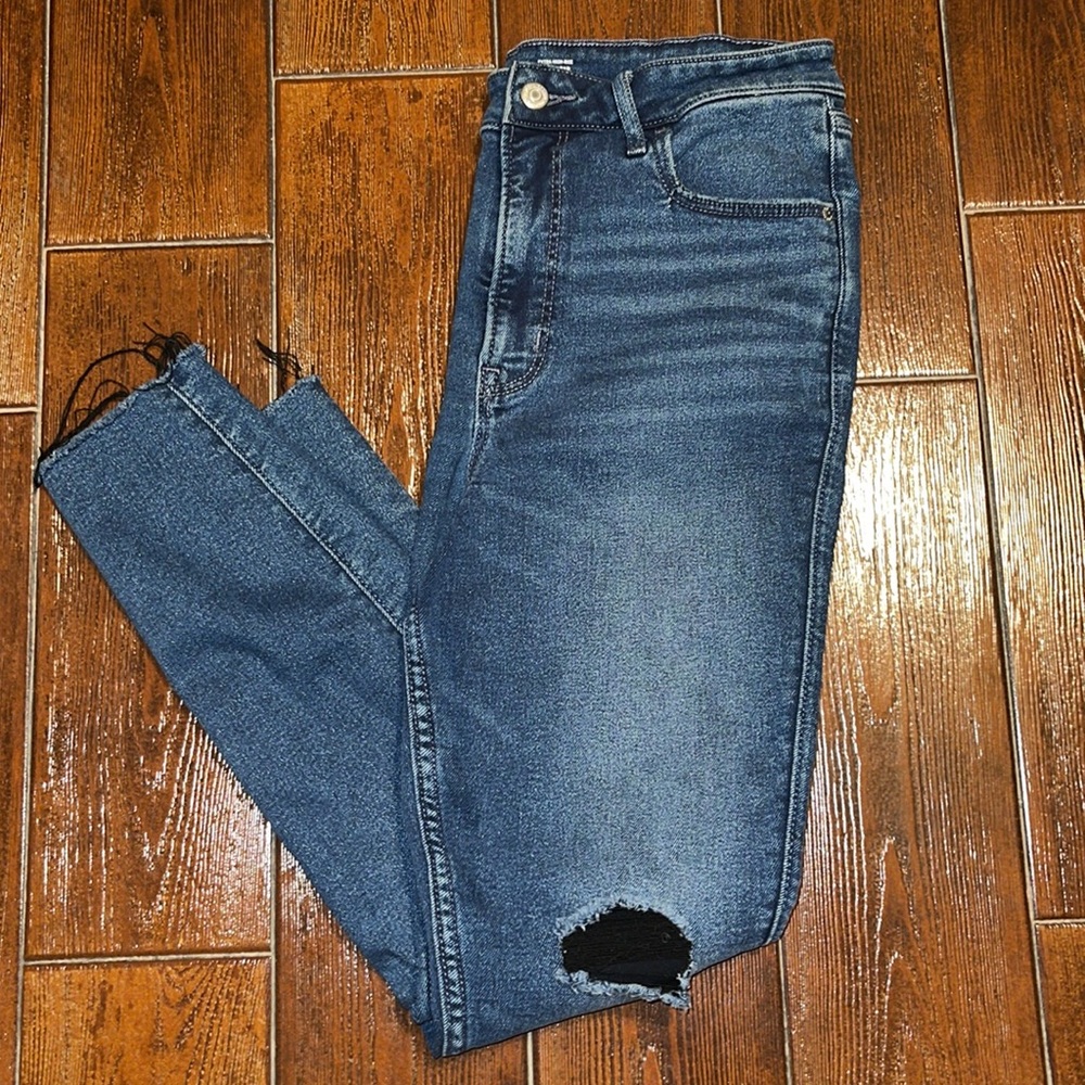 Extra High-Waisted Rockstar 360° Stretch Super Skinny Ripped Ankle Jeans - Picture 7 of 7